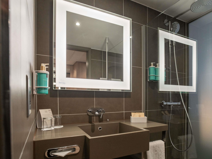 Bathroom 5, Novotel London Brentford, London