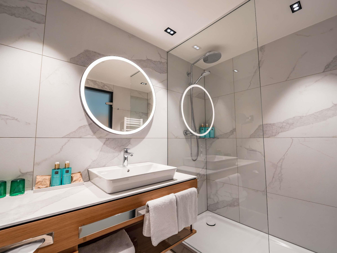 Bathroom 5, Novotel Karlsruhe City, Karlsruhe