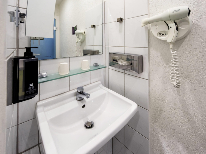 bathroom 7