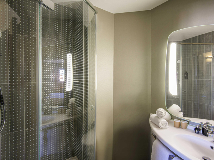 Bathroom 5, ibis Manosque Cadarache, Alpes-de-Haute-Provence