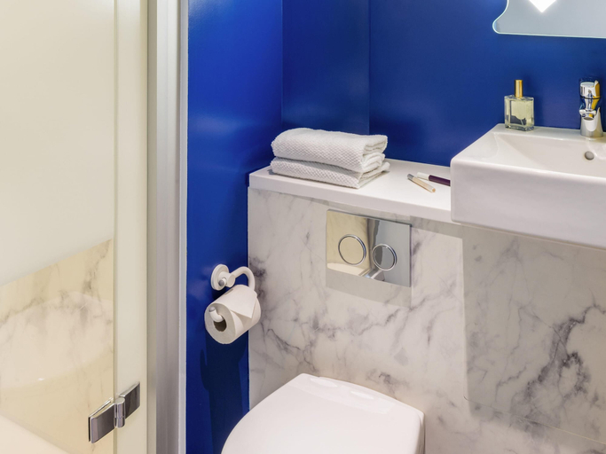 Bathroom 3, ibis Budget Montpellier Nord, Hérault