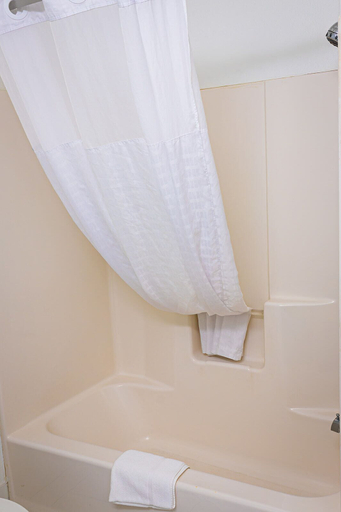 Bathroom 5, Baymont by Wyndham Port Wentworth, Chatham