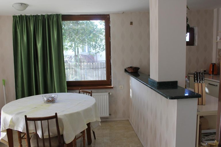 Others 5, Nunua's Bed and Breakfast, Tbilisi