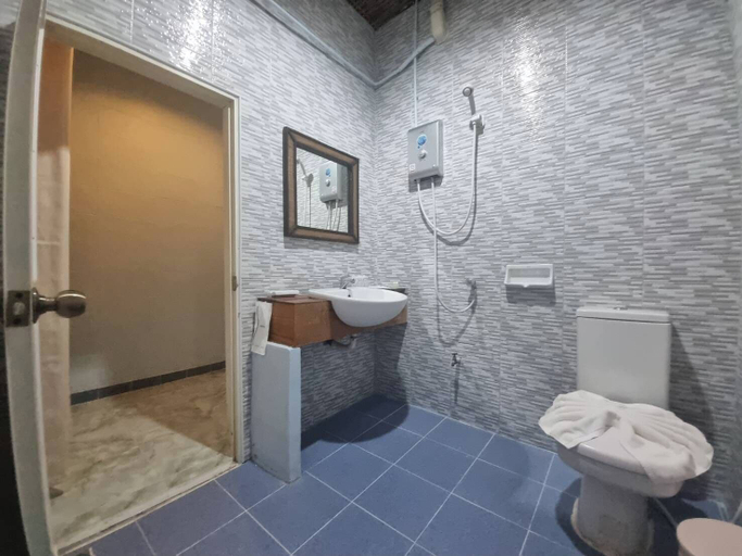 Bathroom 4, De Wiang Kum Kam, Saraphi