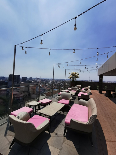 Food & Drinks, Warhol Residences Simpang Lima, Semarang