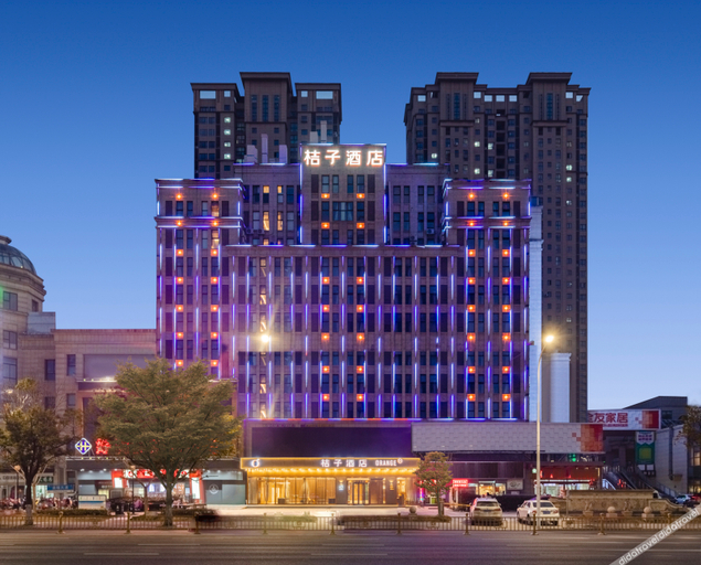 Exterior & Views