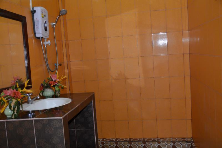 Bathroom 4, Vilayvong Hotel, Vangvieng