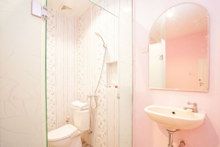 Bathroom 5, Hotel O Juanda Near Terminal International Juanda, Surabaya