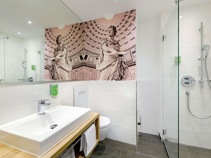 Bathroom 4, ibis Styles Trier, Trier