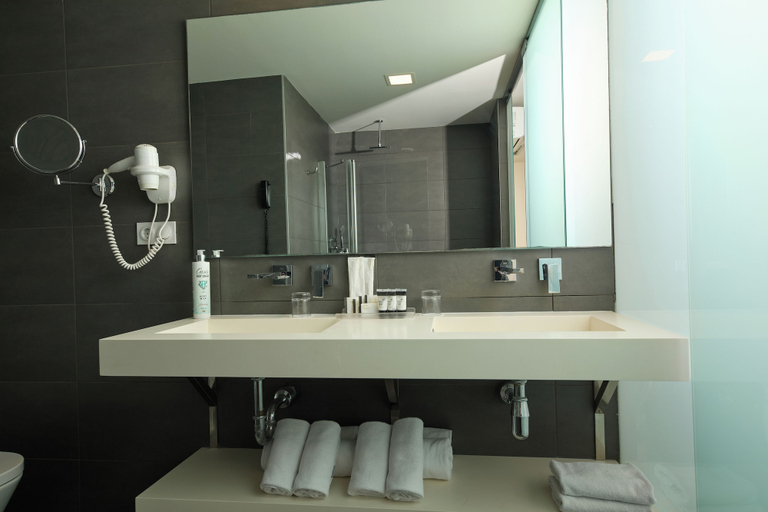 Bathroom 5, 1881 Barcelona Rosellón Hotel, Barcelona