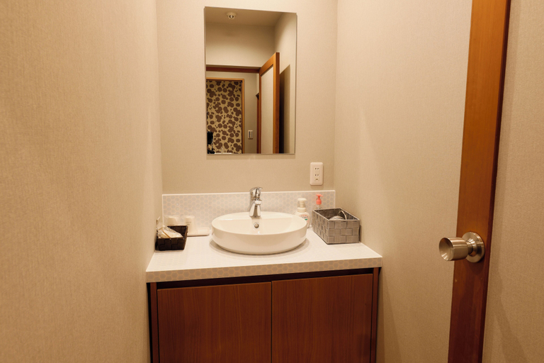 Bathroom 5, Hanamandara, Toyooka