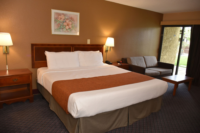 Bedroom 4, Ontario Airport Inn, San Bernardino