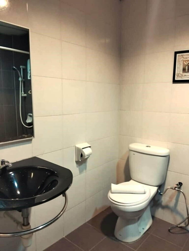 Bathroom 5, Hotel Sayang, Kulaijaya
