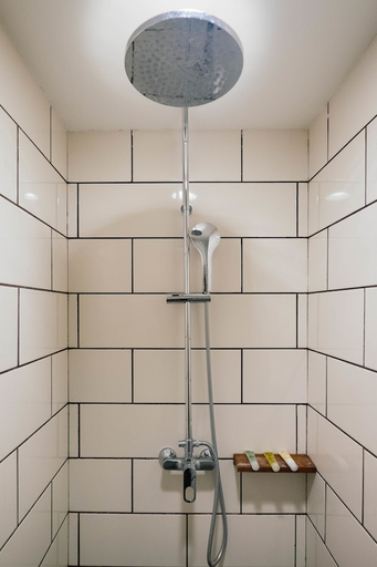 bathroom 12