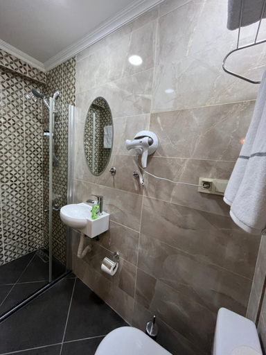 Bathroom 2, Palmera Art House, Fatih