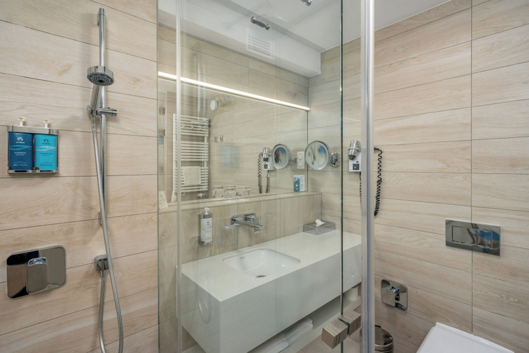 Bathroom 5, Ensana Thermal Margaret Island, Budapesti