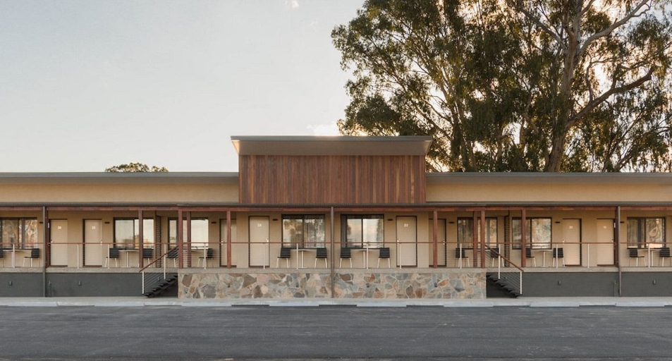 Exterior & Views 2, New Crossing Place Motel & Apartments, Mitchell - North