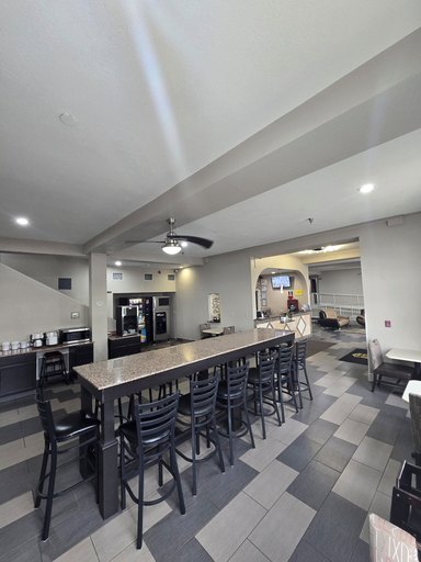 Food & Drinks 5, Super 8 by Wyndham Kansas City, Kansas City