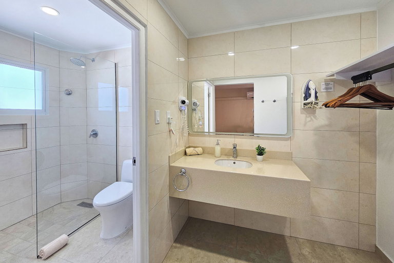 Bathroom 4, Sasaki Apartments