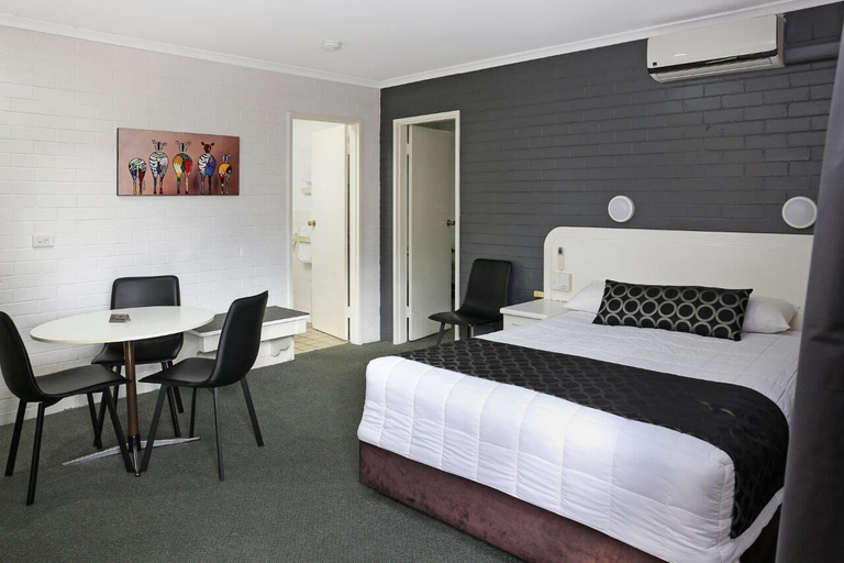 Bedroom 3, Cousins Motor Inn, Inverell - Pt B