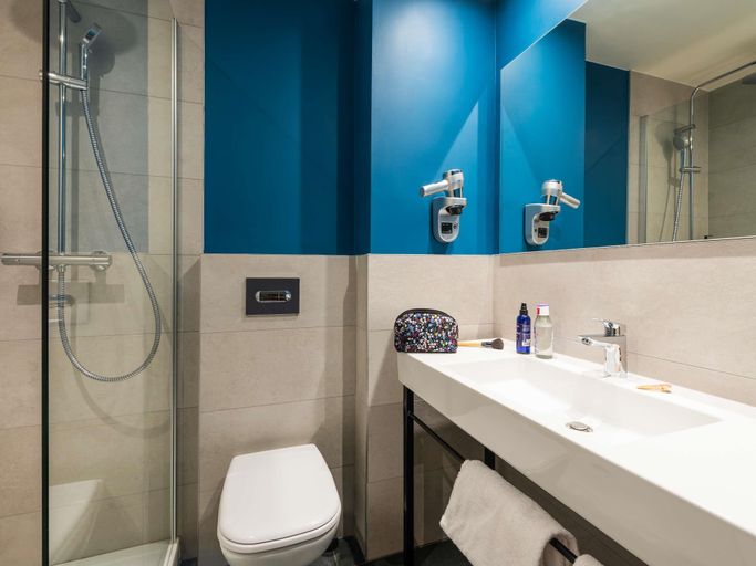 Bathroom 5, ibis Nuits Saint Georges, Côte-d'Or