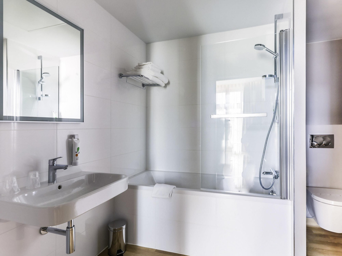 Bathroom 3, Ibis Styles Toulouse Capitole, Haute-Garonne