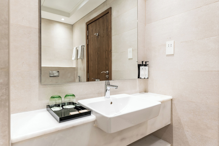 Bathroom 5, Sea Point Hotel, Dubai