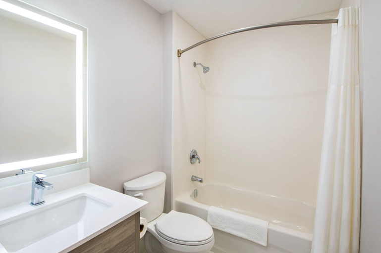 Bathroom 5, Quality Inn, Chatham-Kent