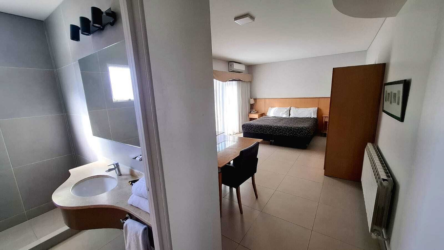 Bathroom 4, Urbana Suites, Capital