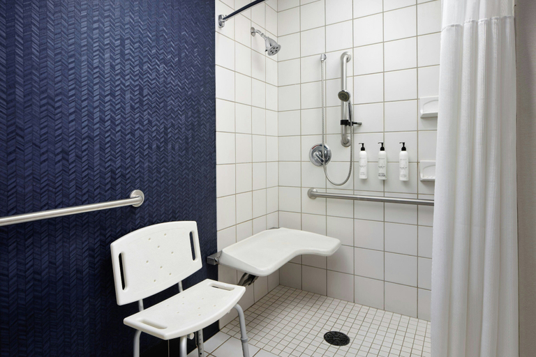 Bathroom 4, Fairfield Inn & Suites By Marriott - Brunswick, Glynn