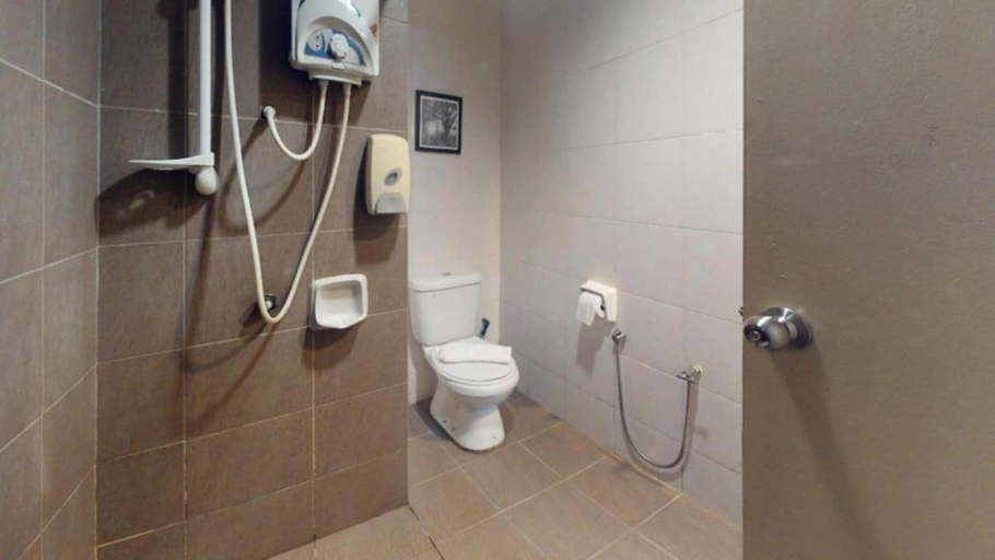 Bathroom 5, Hotel Sayang, Kulaijaya