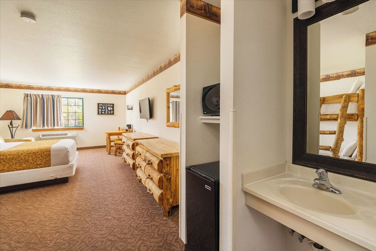 Bedroom 2, Grand Bear Resort at Starved Rock, La Salle
