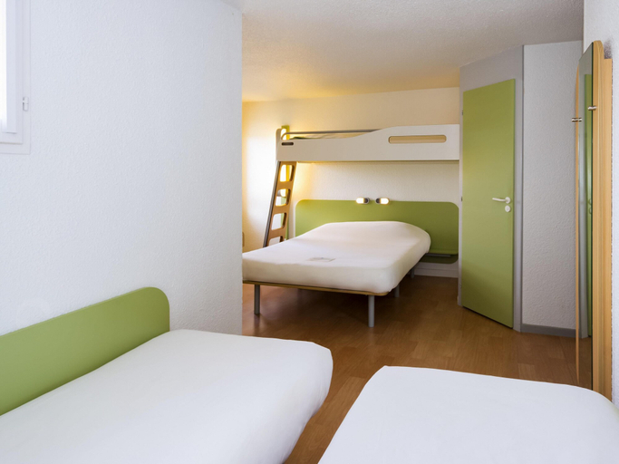 Bedroom 3, ibis budget Quimper, Finistère