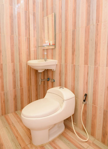 Bathroom 3, Capital O 854 Ub Caisar Hotel, Banda Aceh