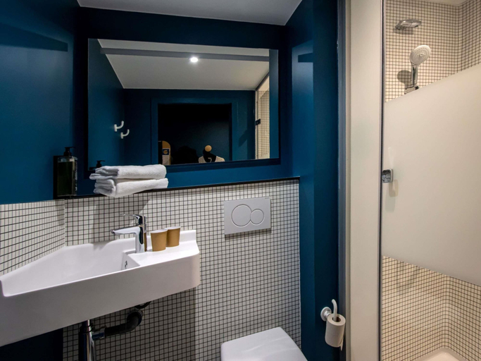 Bathroom 4, ibis budget Honfleur Centre Ville, Calvados