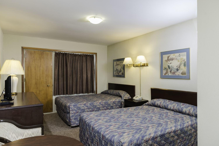 Bedroom 2, The New Cavalier Inn, Division No. 11
