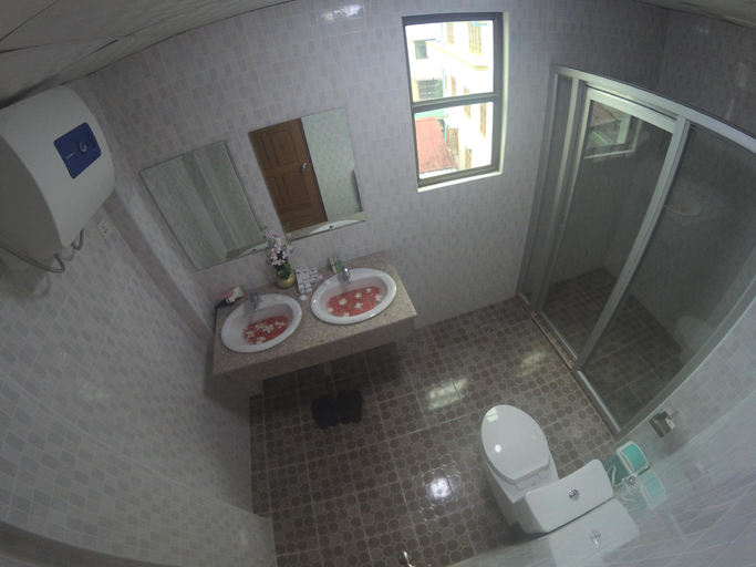 Bathroom, Ten Mile Hotel, Yangon