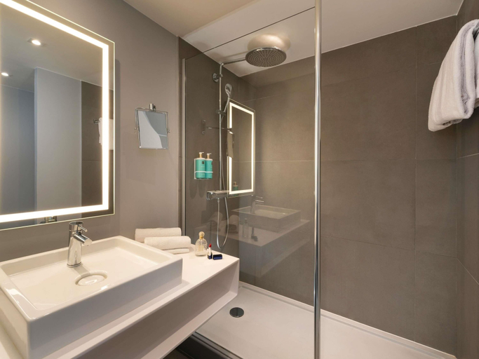 Bathroom 5, Novotel Paris Coeur d'Orly Airport, Essonne