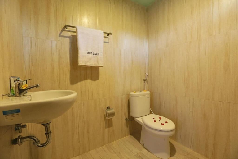 Bathroom 4, Yokis Bungalow Kuta Lombok, Lombok