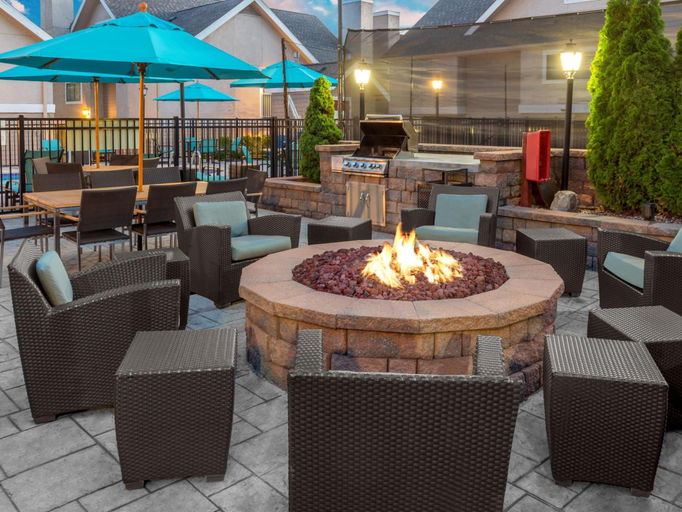 Food & Drinks 4, Value Suites Extended Stay - St Louis, Saint Louis