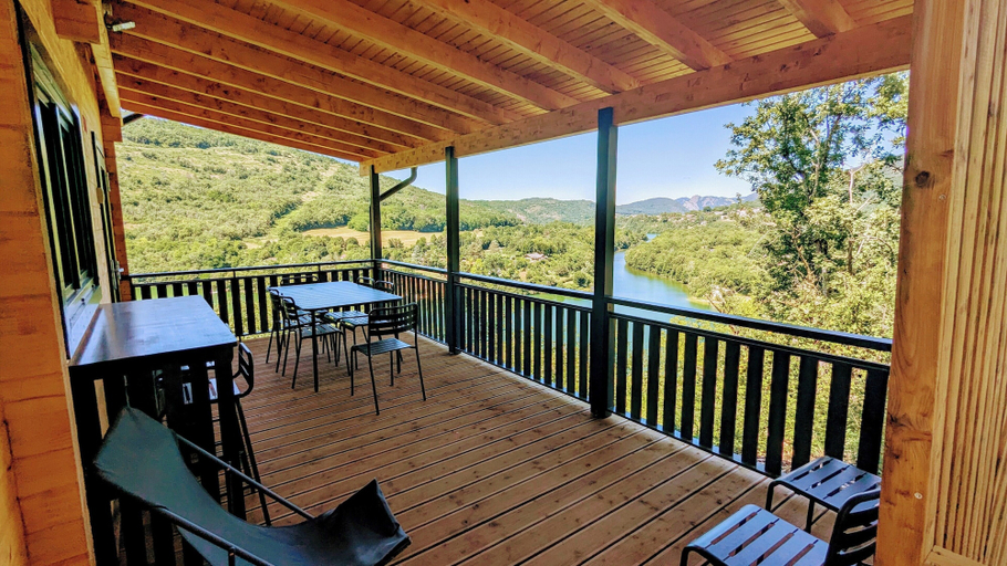 Others 5, Cabanes et Lodges du Belvedere, Ain