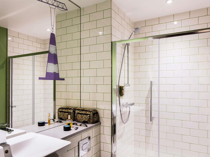 Bathroom 4, ibis Styles Glasgow Centre George Square, Glasgow