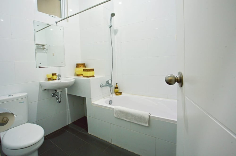 bathroom 4