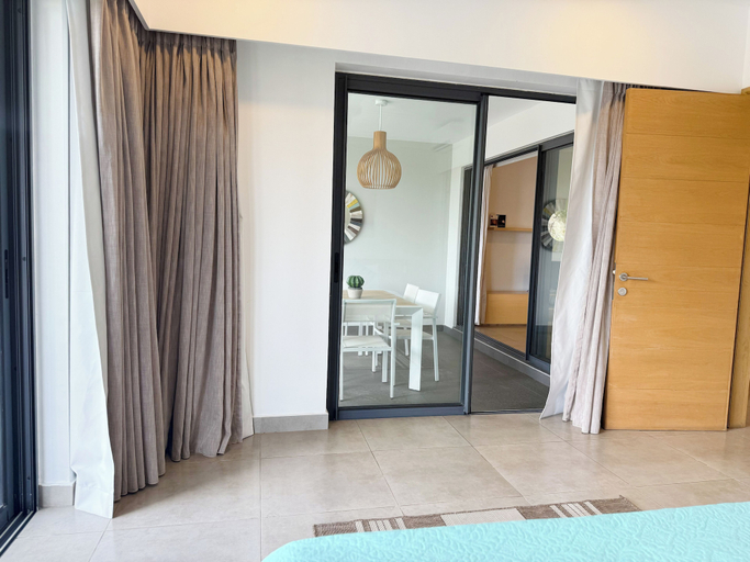 Others 5, Choisy Les Bains with LOV