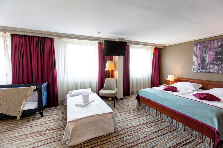 Bedroom 3, Das Pelikan Hotel Schwäbisch Gmünd, Ostalbkreis