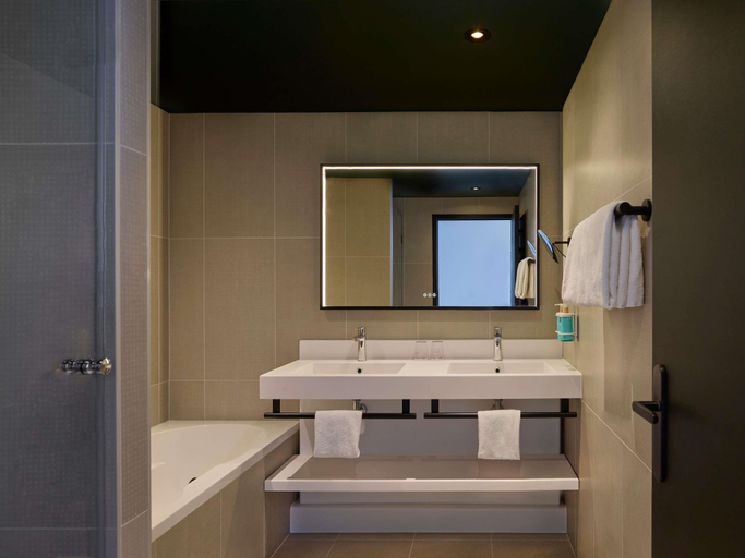 Bathroom 4, Novotel Bern Expo, Bern