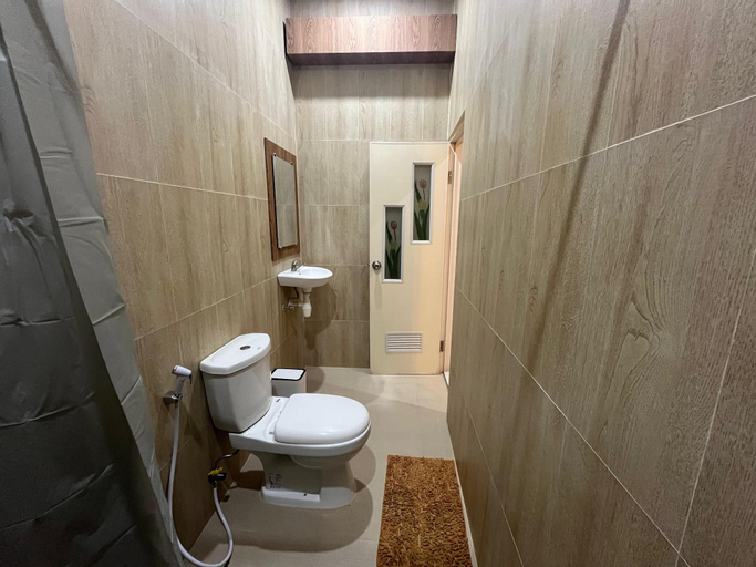 Bathroom 5, Clover Homestay, Probolinggo