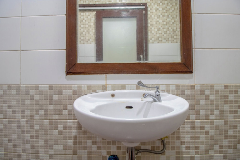 Bathroom 5, Flagship 2688 Guntur Hotel, Denpasar