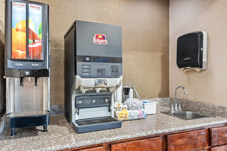 Food & Drinks 5, Super 8 by Wyndham Terre Haute, Vigo