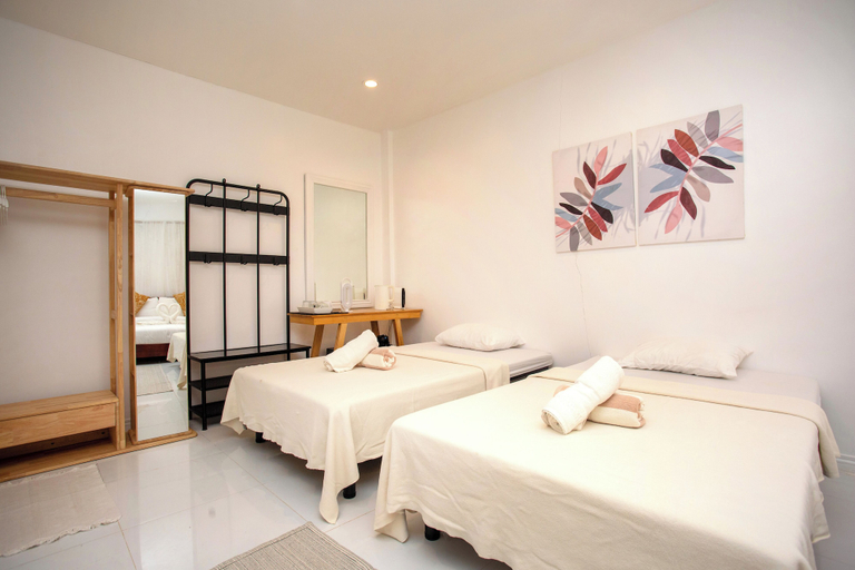Room 2, La Suerte Inn, Malay
